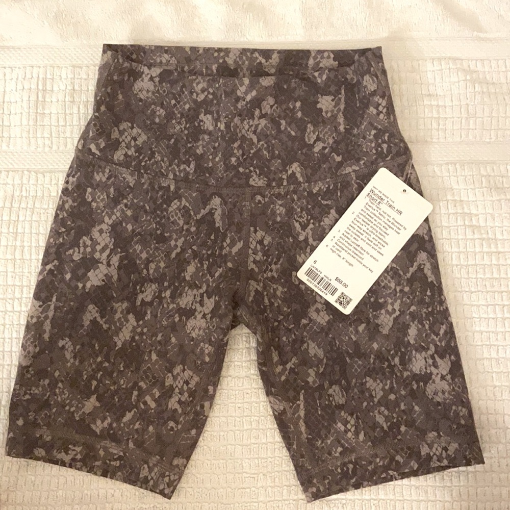 Lululemon Wunder Train High-Rise Short 8" size 6. New